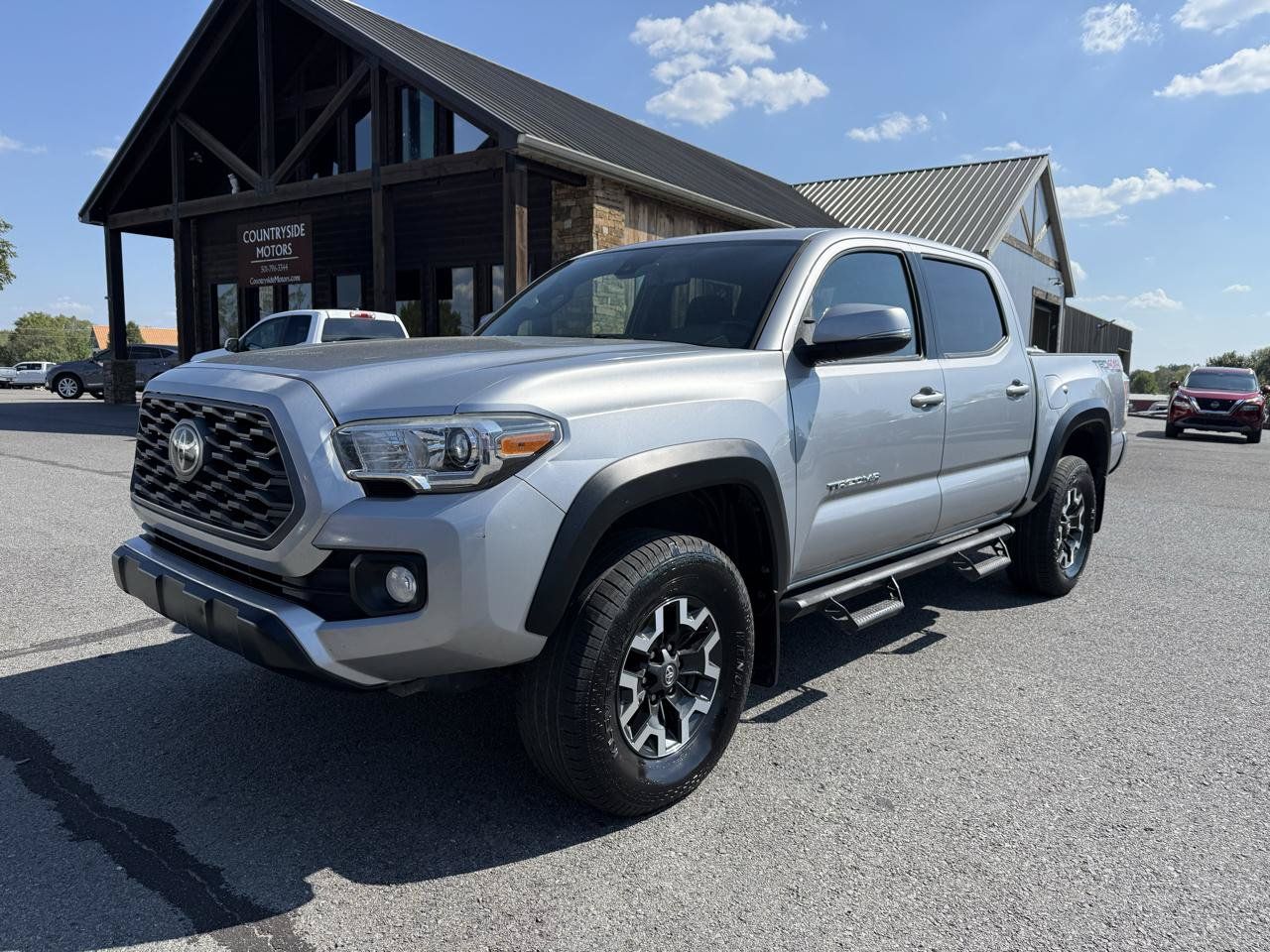 Used 2020 Toyota Tacoma TRD Off-Road w/ Technology Package AWD/4WD image 2