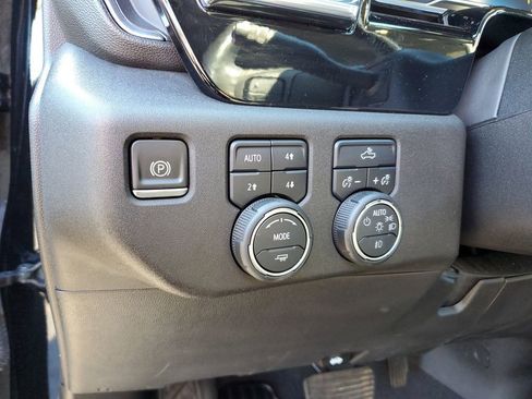 Used 2022 Chevrolet Silverado 1500 RST image 17