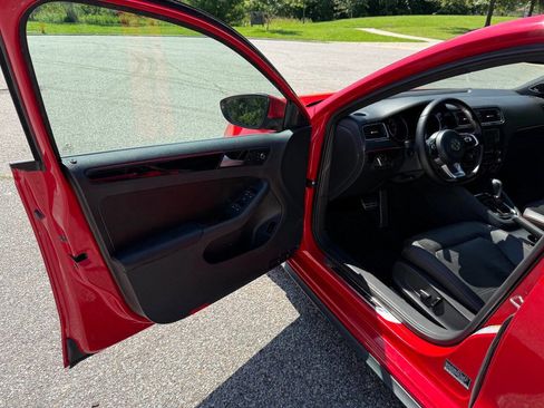 Used 2017 Volkswagen Jetta GLI image 14
