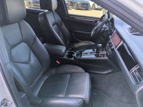 Certified 2022 Porsche Macan image 26