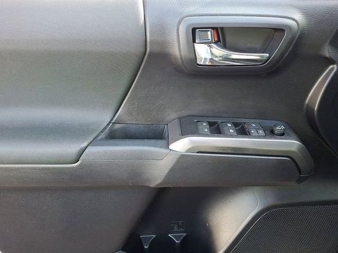 Used 2020 Toyota Tacoma TRD Sport image 13