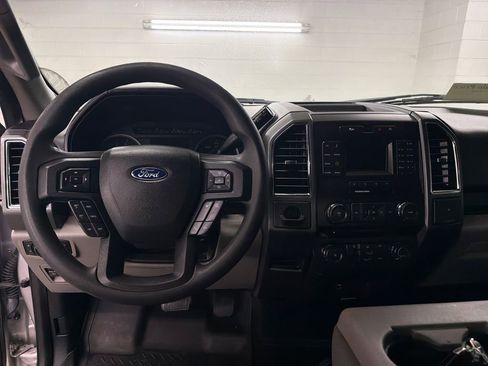 Used 2017 Ford F150 XLT RWD image 8