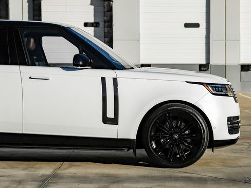 Used 2023 Land Rover Range Rover Long Wheelbase Autobiography image 18