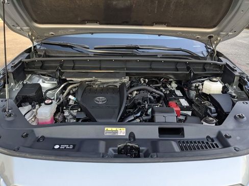 Used 2024 Toyota Highlander LE image 24