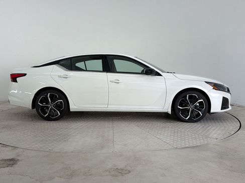 Used 2023 Nissan Altima 2.5 SR FWD image 8