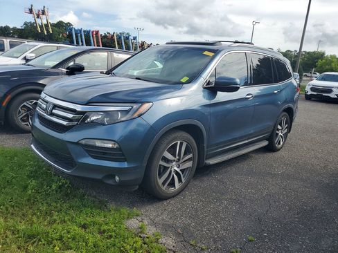 Used 2017 Honda Pilot Touring image 2