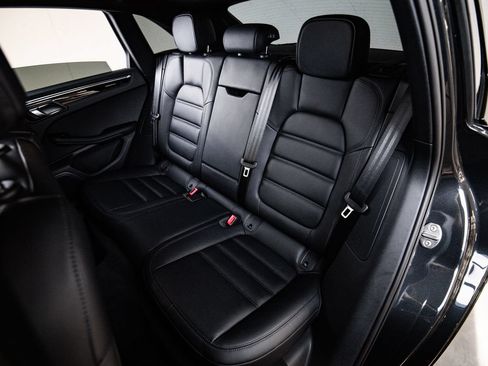 Certified 2026 Porsche Macan AWD/4WD image 24
