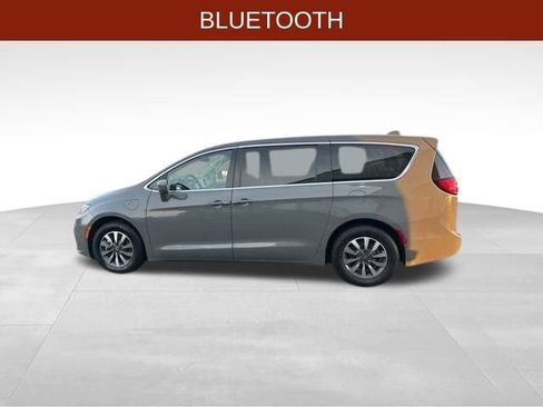 Used 2022 Chrysler Pacifica Touring-L image 4