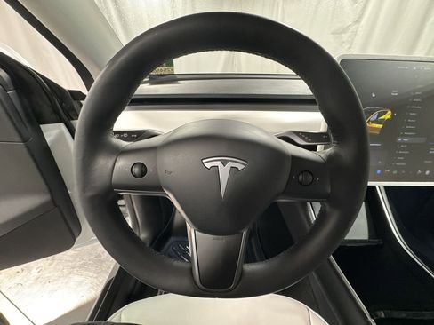 Used 2021 Tesla Model Y Long Range image 15