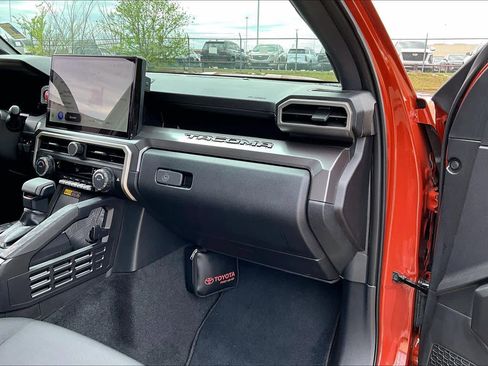 Used 2025 Toyota Tacoma TRD Sport w/ TRD Sport Upgrade Package AWD/4WD image 19