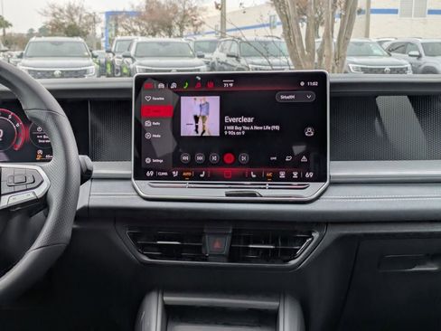New 2026 Volkswagen Tiguan SE R-Line FWD image 21