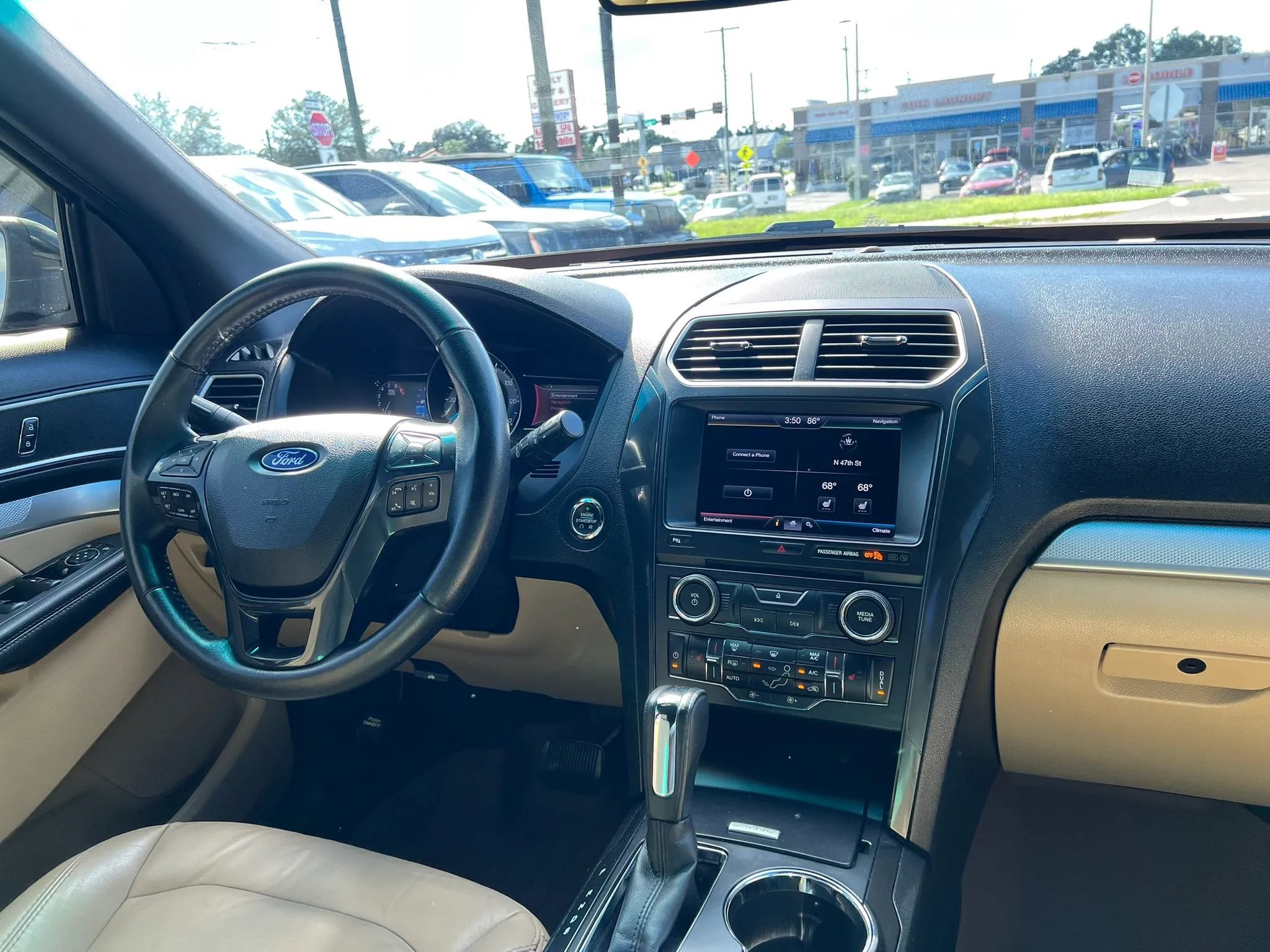 Used 2016 Ford Explorer XLT w/ Equipment Group 202A FWD image 12