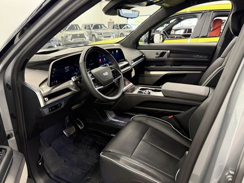 Used 2026 Cadillac Vistiq Platinum w/ LPO, Floor Liner Package AWD/4WD image 10