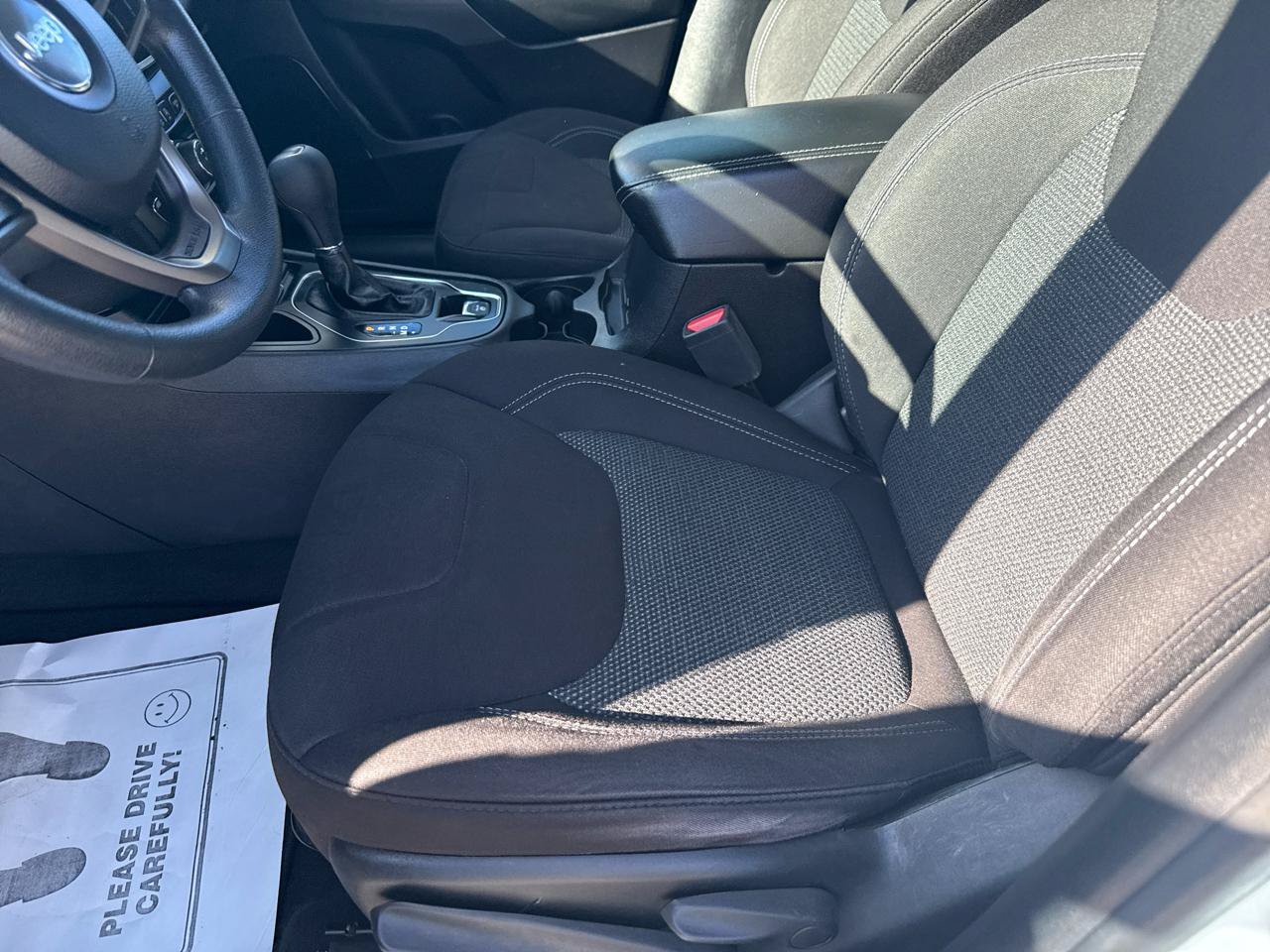 Used 2019 Jeep Cherokee Latitude w/ Popular Appearance Group FWD image 10