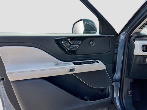 Used 2025 Lincoln Aviator AWD w/ Equipment Group 101A image 18
