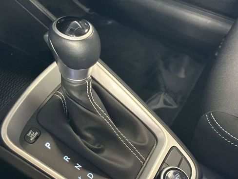 Used 2025 Hyundai Venue SEL FWD image 21