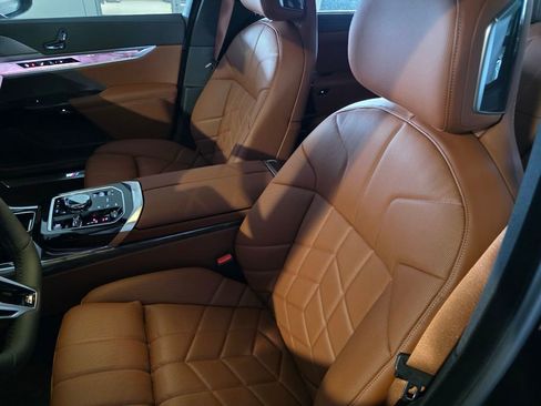 New 2026 BMW 760i xDrive w/ Luxury Rear Seating Package AWD/4WD image 9
