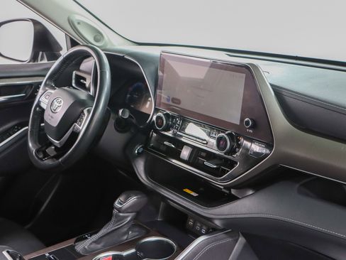 Used 2023 Toyota Highlander Limited image 27