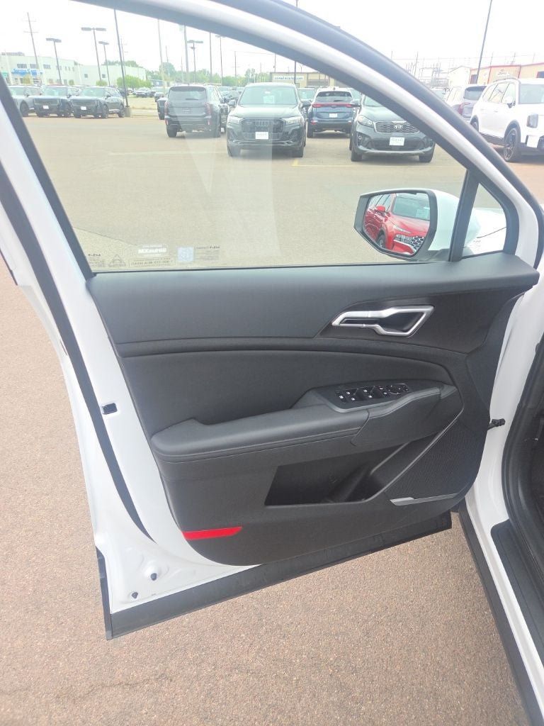 Used 2026 Kia Sportage EX FWD image 11