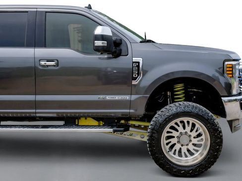 Used 2019 Ford F250 Lariat w/ Lariat Ultimate Package AWD/4WD image 7