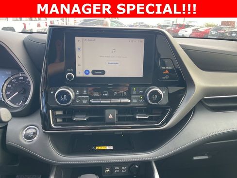 Used 2023 Toyota Highlander XLE image 24