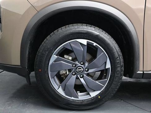 Used 2025 Nissan Rogue SV FWD image 15