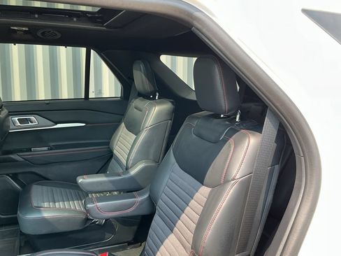 Used 2025 Ford Explorer ST-Line w/ Premium Package AWD/4WD image 18
