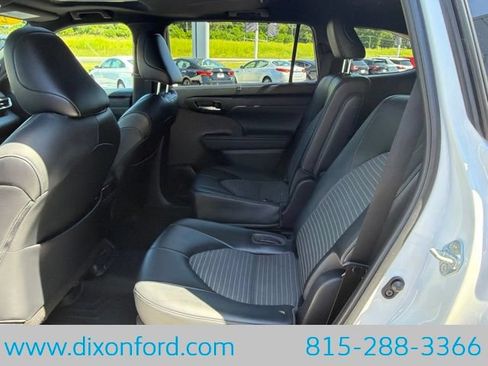 Used 2022 Toyota Highlander XSE AWD/4WD image 24