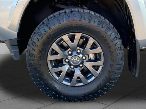 Used 2023 Toyota Tacoma SR5 w/ Technology Package AWD/4WD image 9