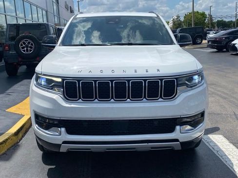 Used 2024 Jeep Wagoneer Series II w/ Flexible Seating Group RWD image 3
