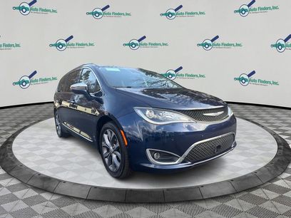 Used 2017 Chrysler Pacifica Limited w/ Advanced Safetytec Group