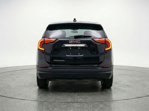 Used 2024 GMC Terrain SLT image 7