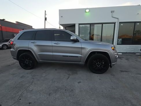 Used 2021 Jeep Grand Cherokee Laredo X AWD/4WD image 2