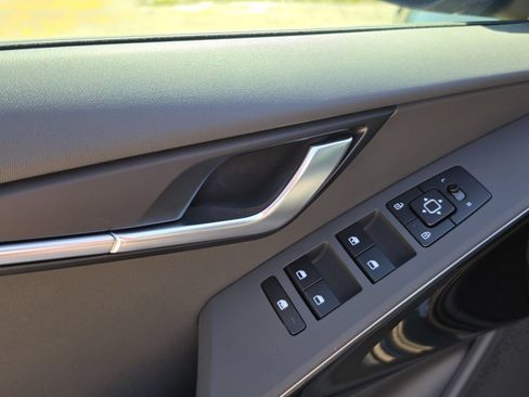 New 2026 Kia Niro EX FWD image 18