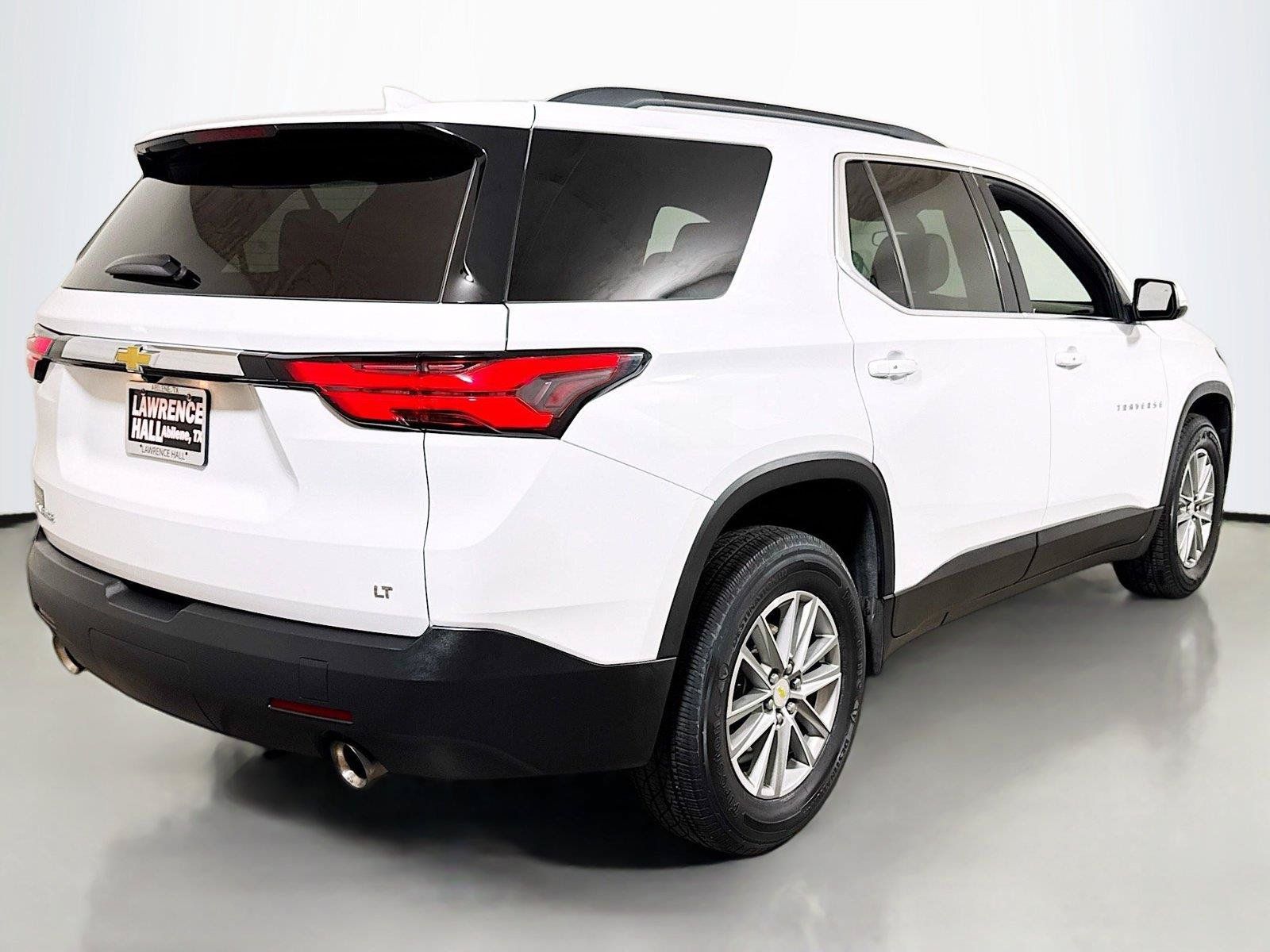 Used 2023 Chevrolet Traverse LT FWD image 4