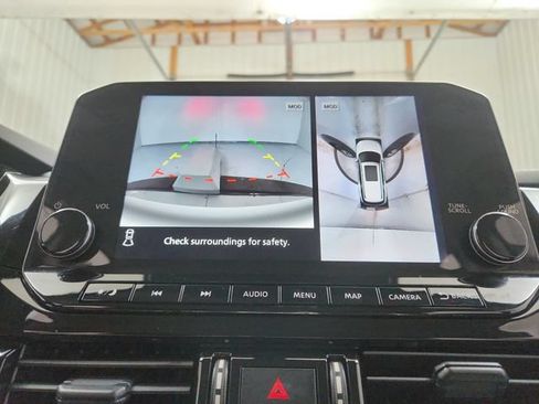 Used 2025 Nissan Pathfinder SL AWD/4WD image 31