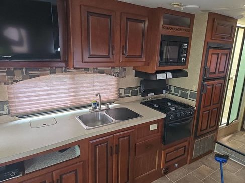 Used 2011 Ford E-450 and Econoline 450 Super Duty w/ Motorhome Prep Pkg image 10