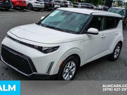 Used 2025 Kia Soul LX w/ LX Technology Package FWD image 15