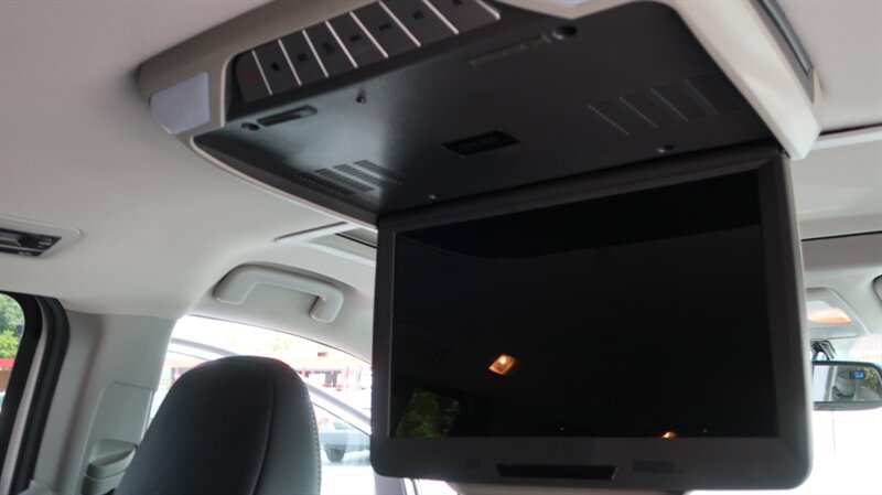 Used 2017 Toyota Sienna SE Premium FWD image 33