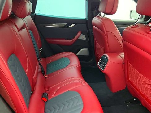 Used 2019 Maserati Levante GranLusso image 24