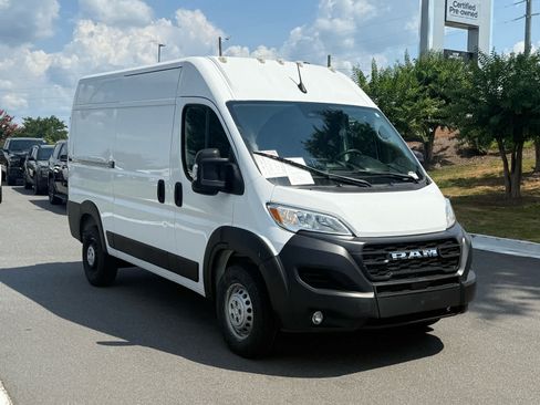 Used 2024 RAM ProMaster 2500 w/ Convenience Group FWD image 7