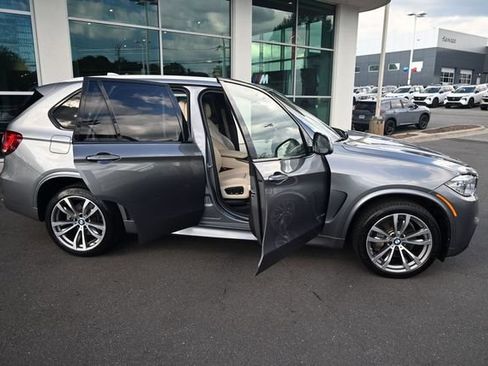 Used 2017 BMW X5 xDrive50i AWD/4WD image 37