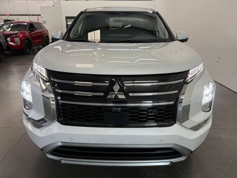 Used 2025 Mitsubishi Outlander SE FWD image 5