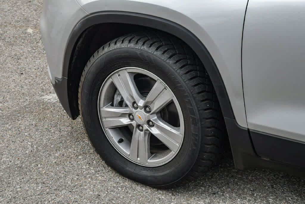Used 2019 Chevrolet Trax LT w/ LT Convenience Package FWD image 11