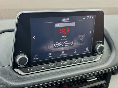 Used 2023 Nissan Rogue SV FWD image 9