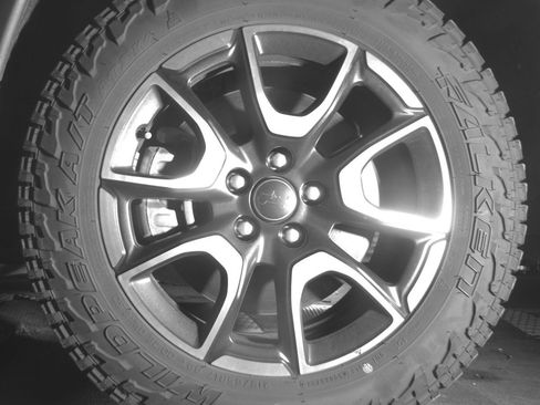 Used 2025 Jeep Compass Trailhawk image 12