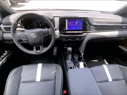 Used 2026 Toyota Camry SE FWD image 15