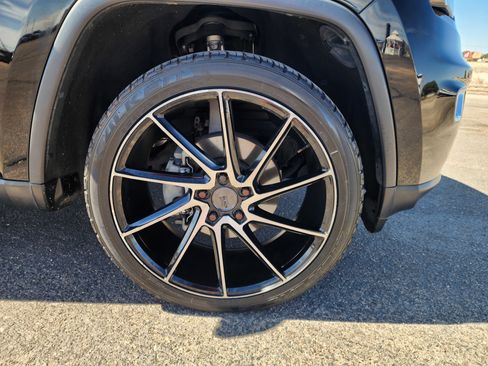 Used 2018 Jeep Grand Cherokee Limited w/ Luxury Group II RWD image 10