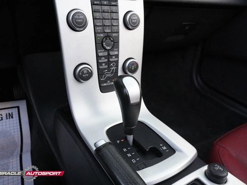 Used 2012 Volvo C70 T5 w/ Dynamic Trim Pkg image 39