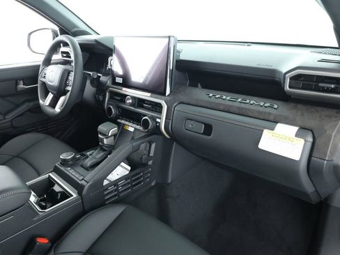 Used 2025 Toyota Tacoma Limited image 23